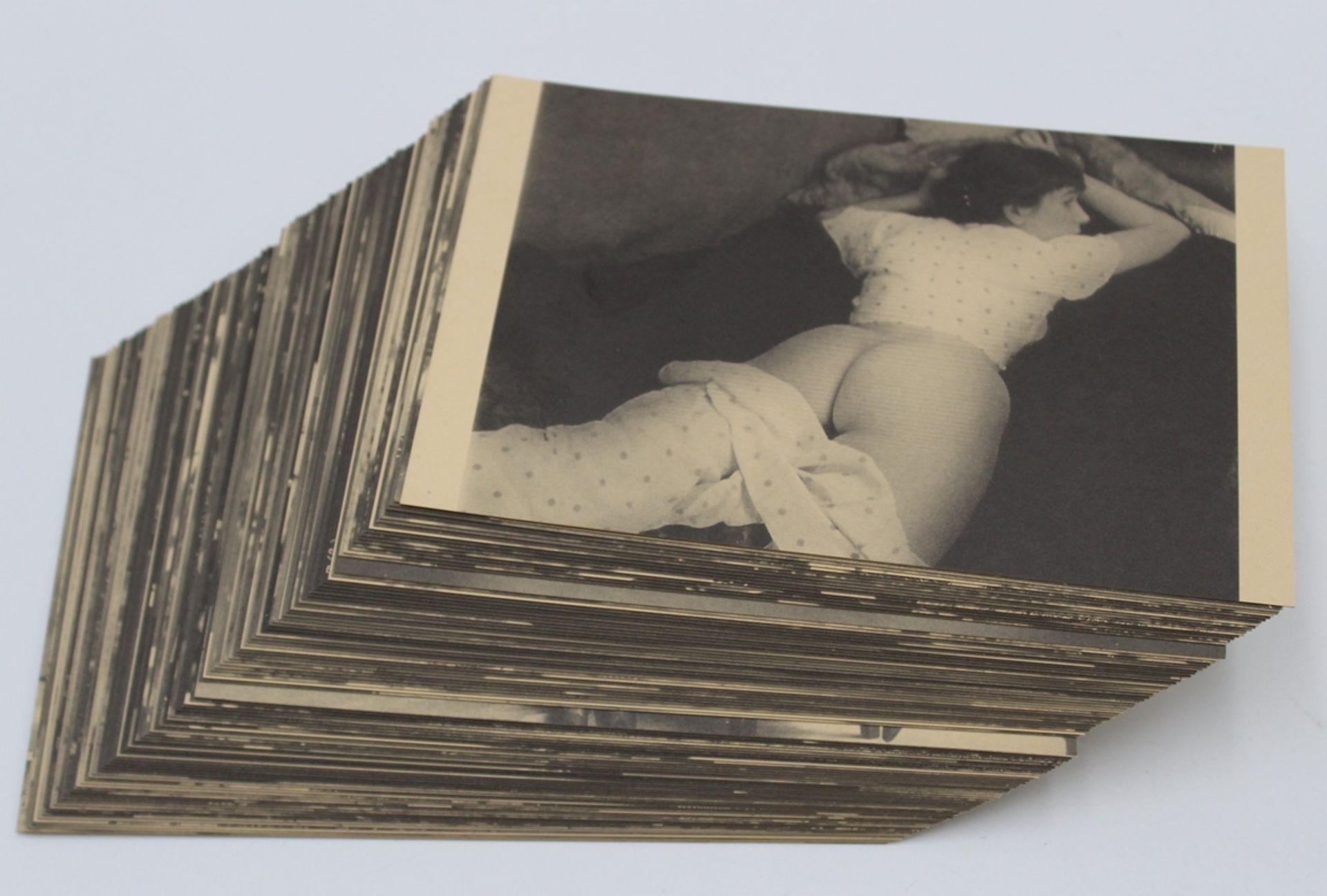 mehr als 100 Postkarten-Nachdrucke, Erotika