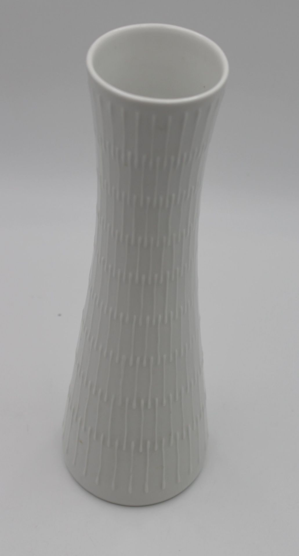 hohe Vase, Hutschenreuther, Weißporzellan, H-30,5cm. - Bild 2 aus 3