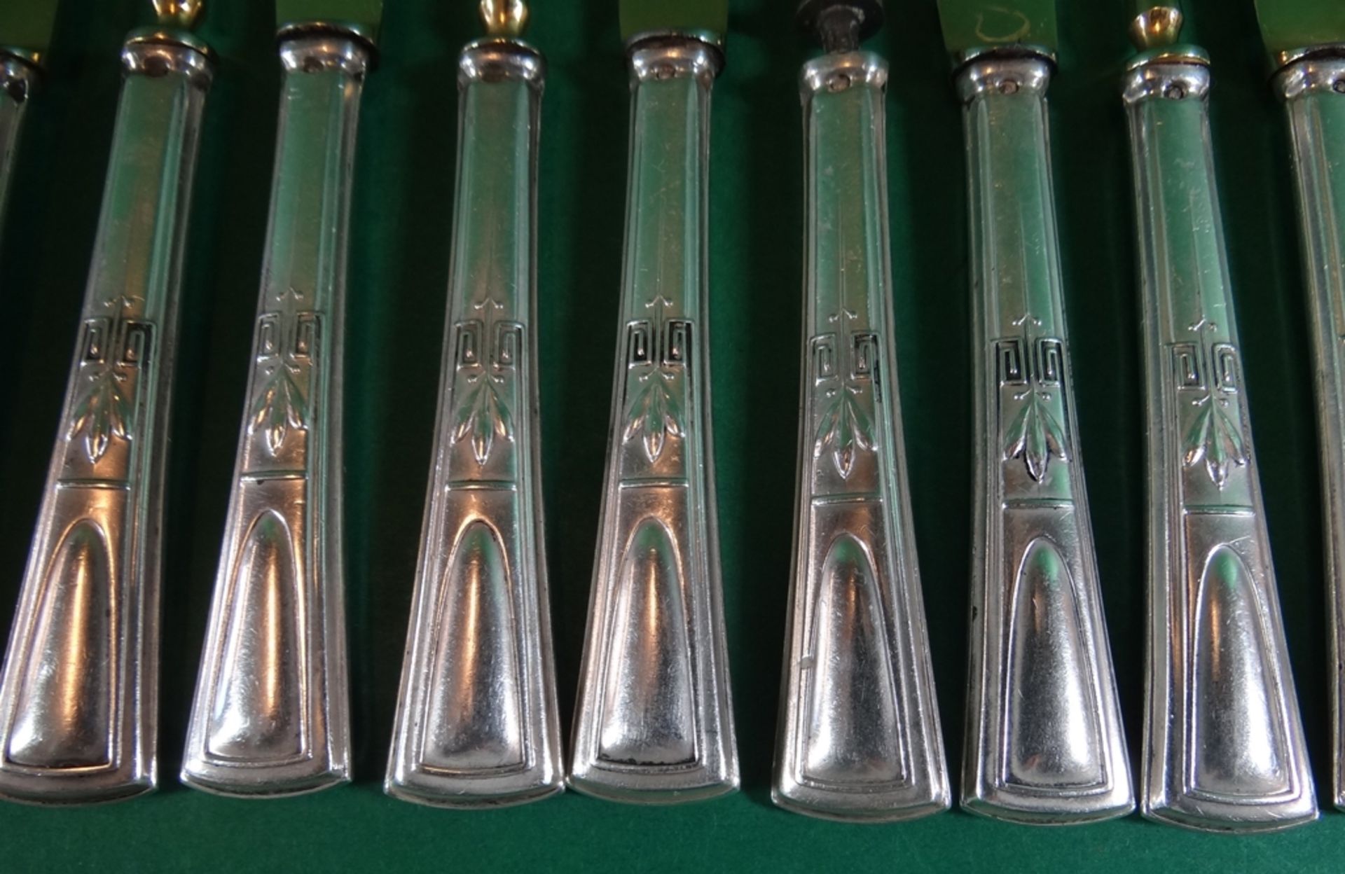 Jugendstil-Obstbesteck für 6 Personen, 12 tg., Silbergriffe-800-, guter Zustand, L-17 cm, zus. 326 - Image 3 of 4