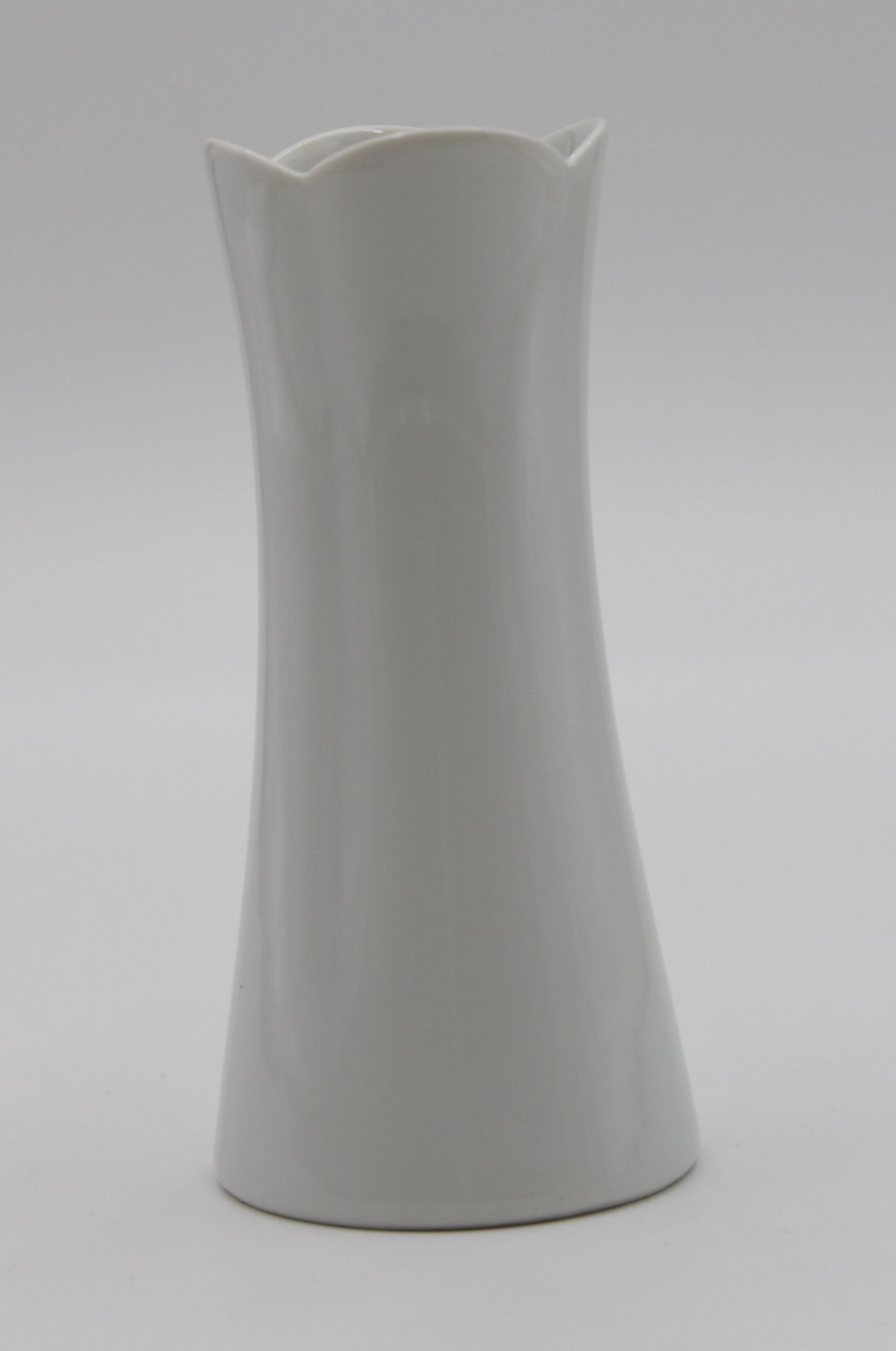 Vase, Tirschenreuth, florale Bemalung, H-12cm. - Image 2 of 4