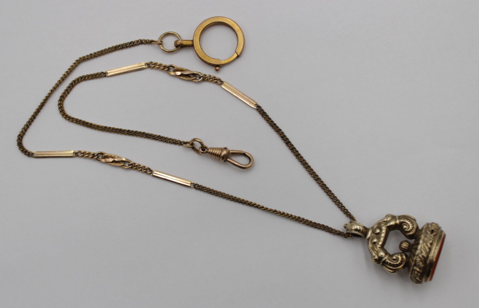 Uhrenkette, Doublé, gr. Ring wohl Gold -333-, Petschaft Schaumgold mit Karneol, ca. L-47cm.