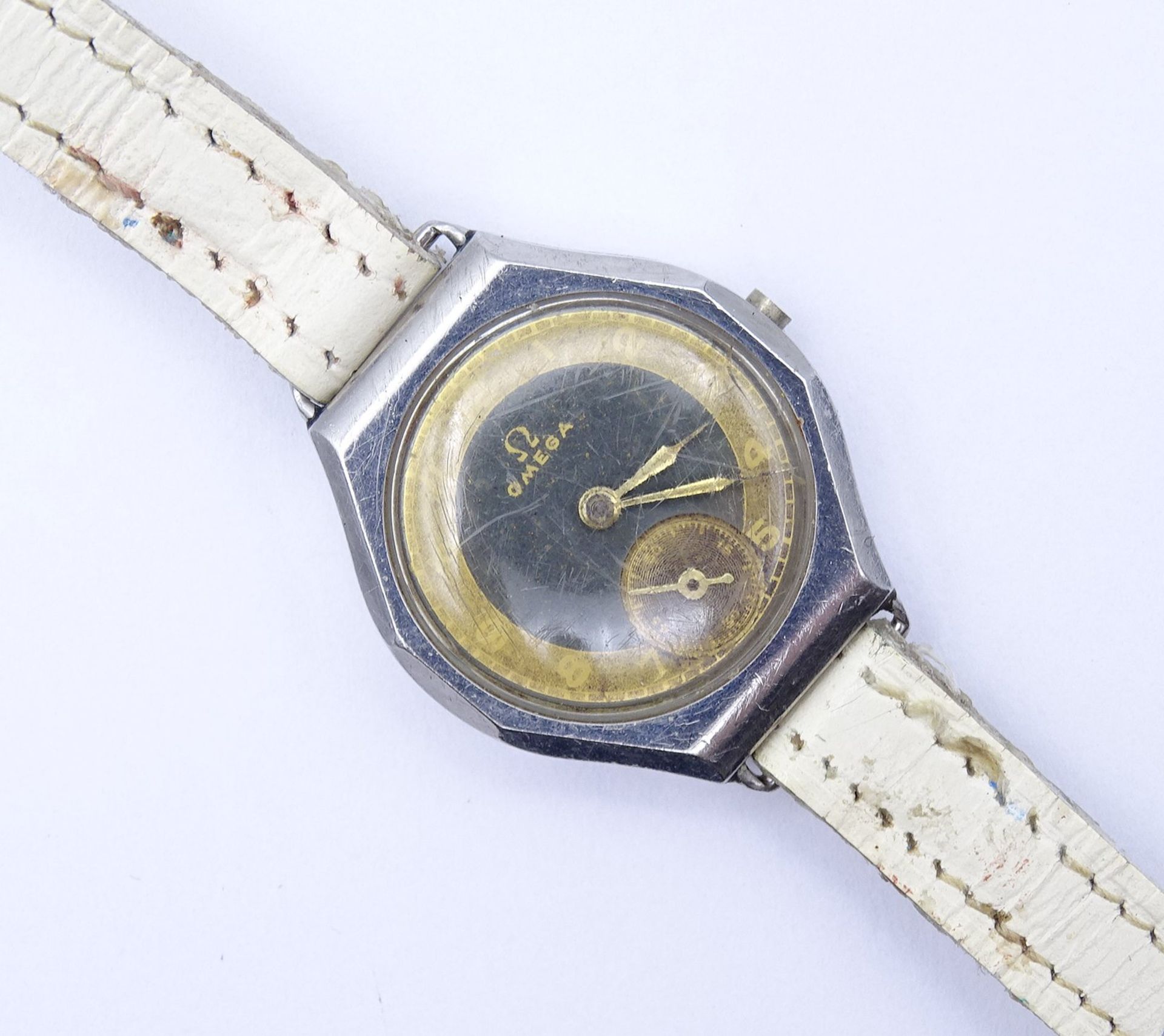 Alte Damen Armbanduhr "Omega", mechanisch, 22x23mm, Funktion nicht geprüft (Krone fehlt) - Bild 2 aus 6