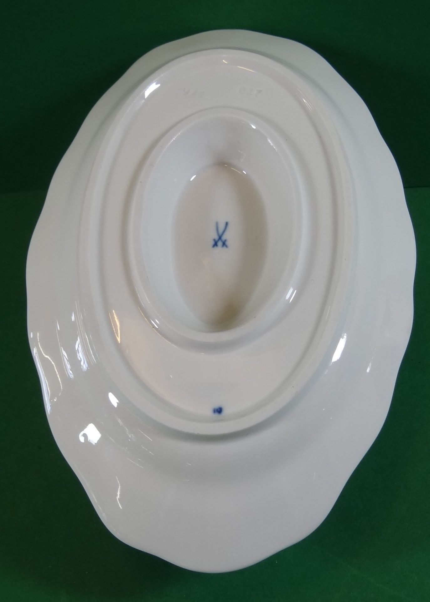 Zwiebelmuster Sauciere "Meissen" Schwertermarke mit Unterstrich, H-9 cm, 21x14 cm - Image 5 of 6