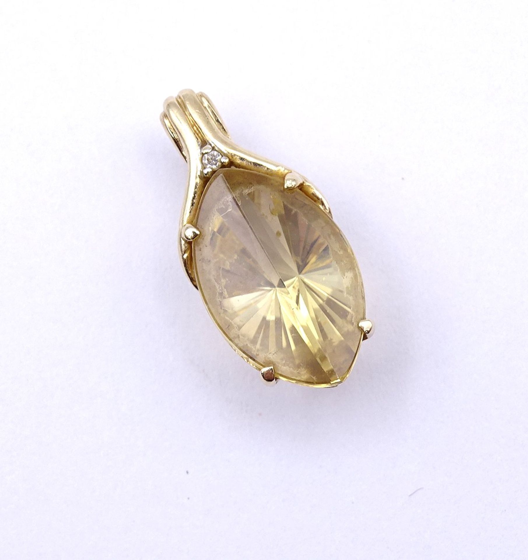 Goldanhänger 375/000 mit Citrin, L. 2,2cm, 2,6g.