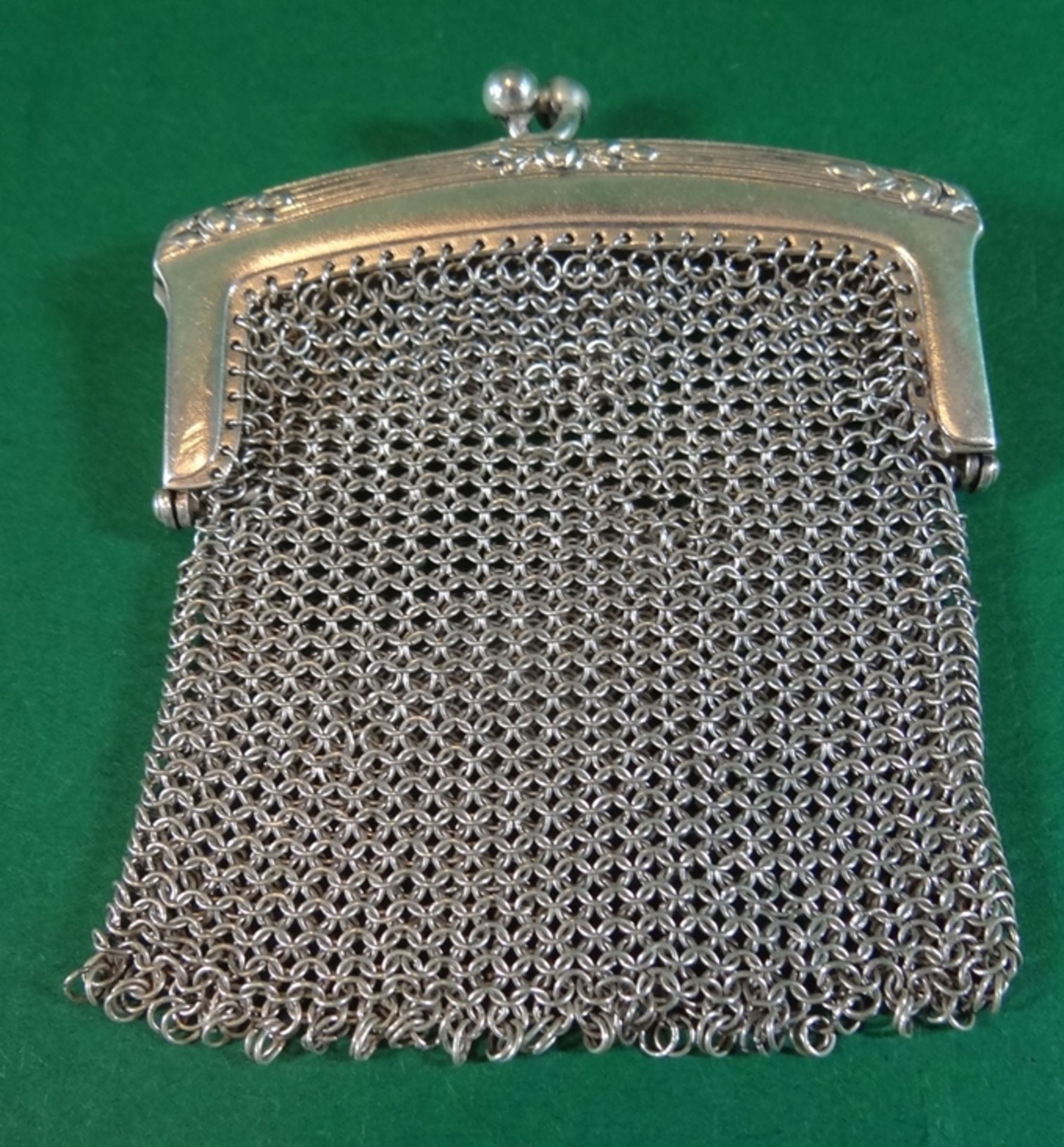 Kleingeld-Beutel aus Silberdraht, leicht beschädigt, Silber geprüft, 7x6 cm, 31 gr.