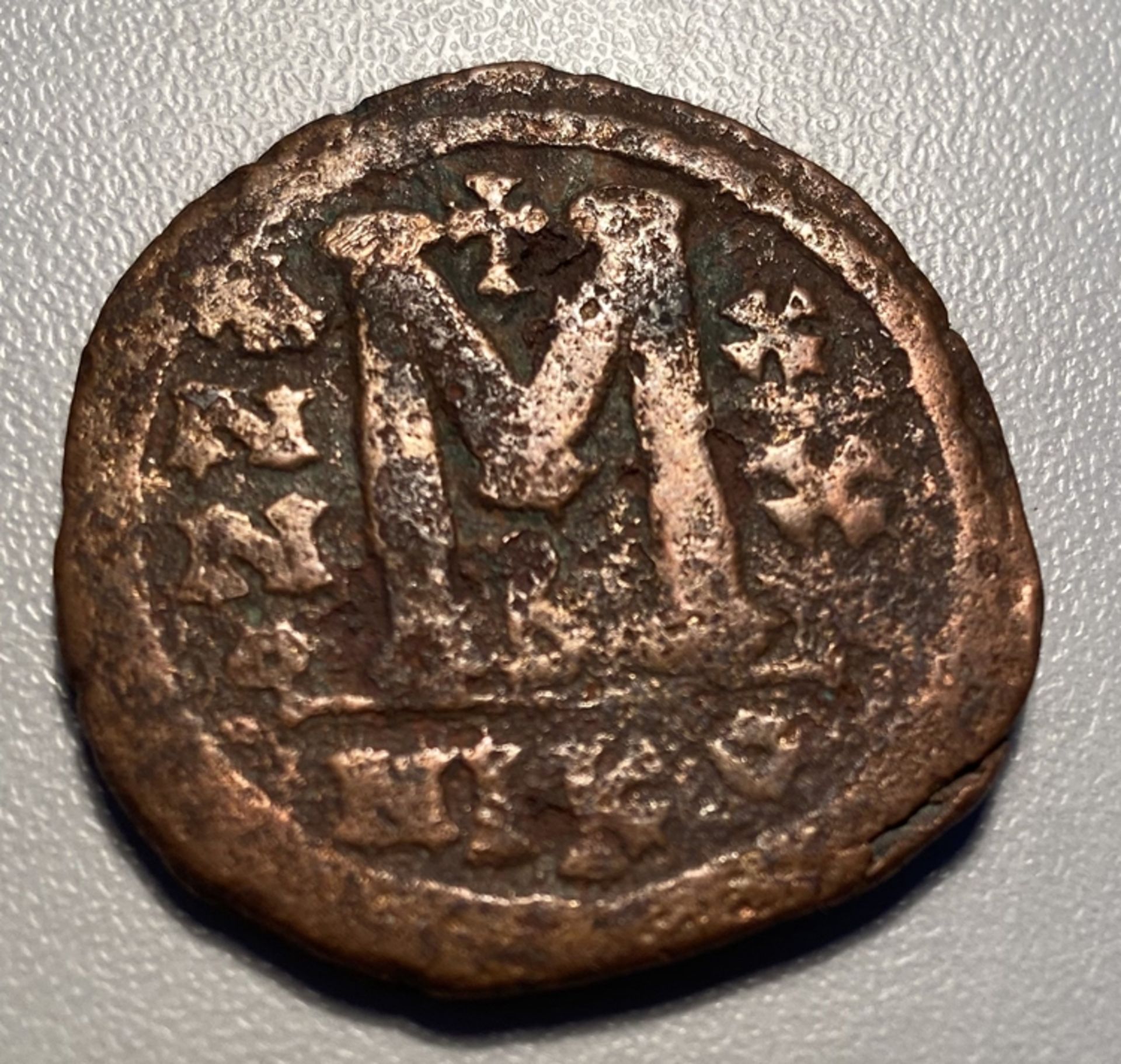 byzantinische Bronze-Münze, Justinianus I, 527-565 n. Chr., D-ca. 3,5 cm, 16.4 gr