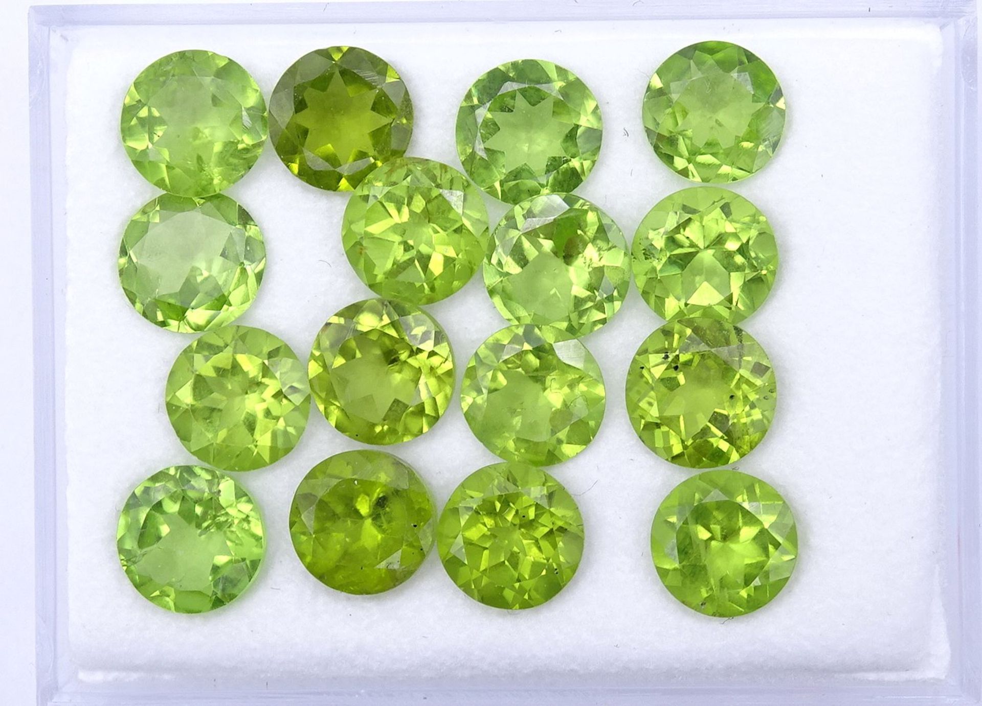 16x rund facc. Peridots, ca. 21ct., D. ca. 7mm