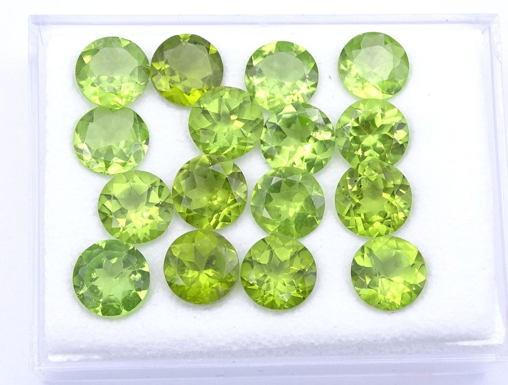 16x rund facc. Peridots, ca. 21ct., D. ca. 7mm - Image 4 of 5