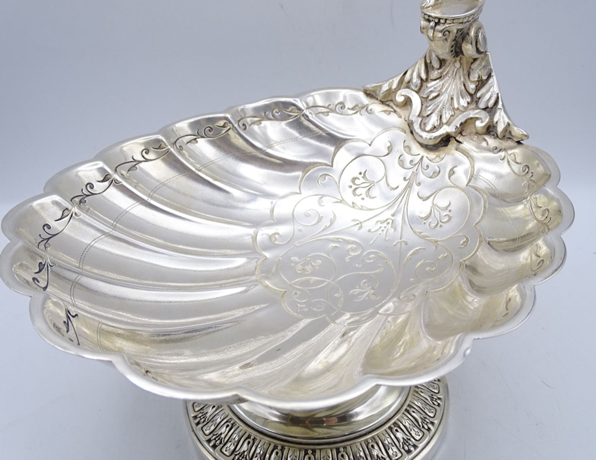 Nautilus-Schale auf Stand mit Putti, "WMF-B" versilbert. um 1900 (ein Flügel geklebt), ansonsten se - Image 5 of 12