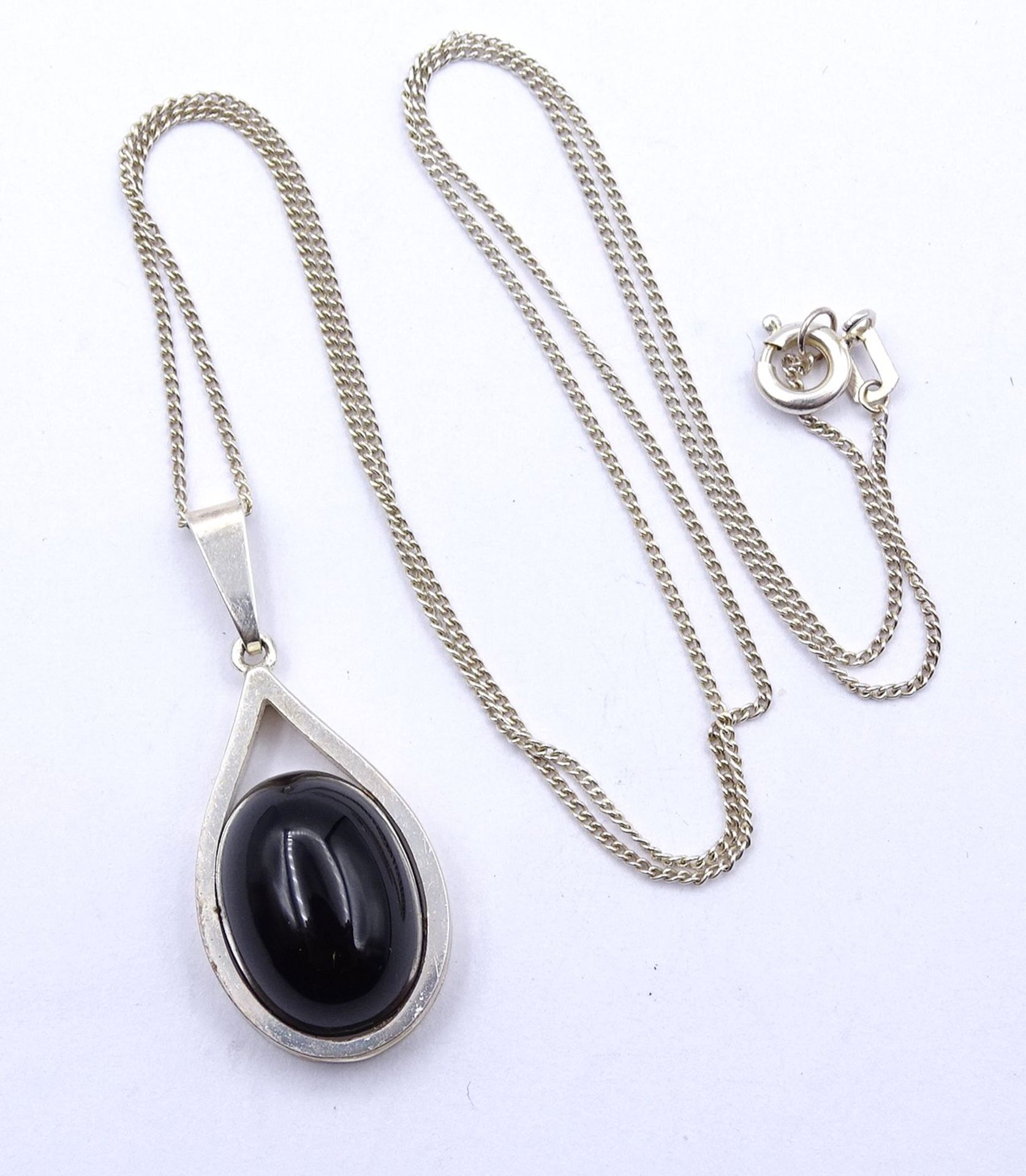 Halskette mit Onyx Anhänger, Sterlingsilber 925/000, L. 45cm, zus. 4,6g.