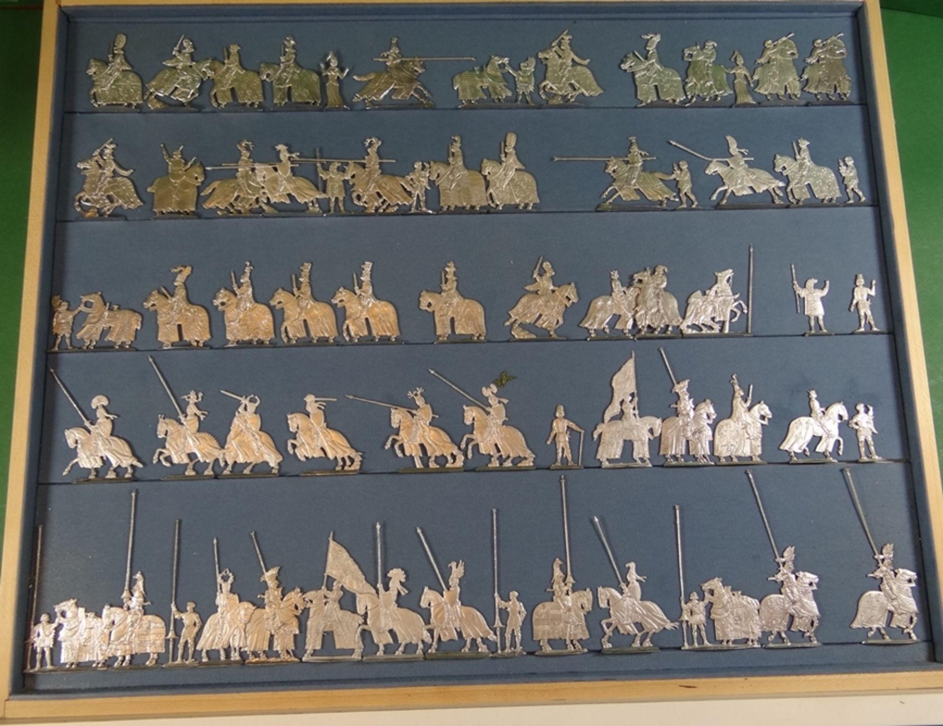 65 Stück Zinnsoldaten , alle zu Pferd, "Tournoi Medieval", H-ca. 5 cm