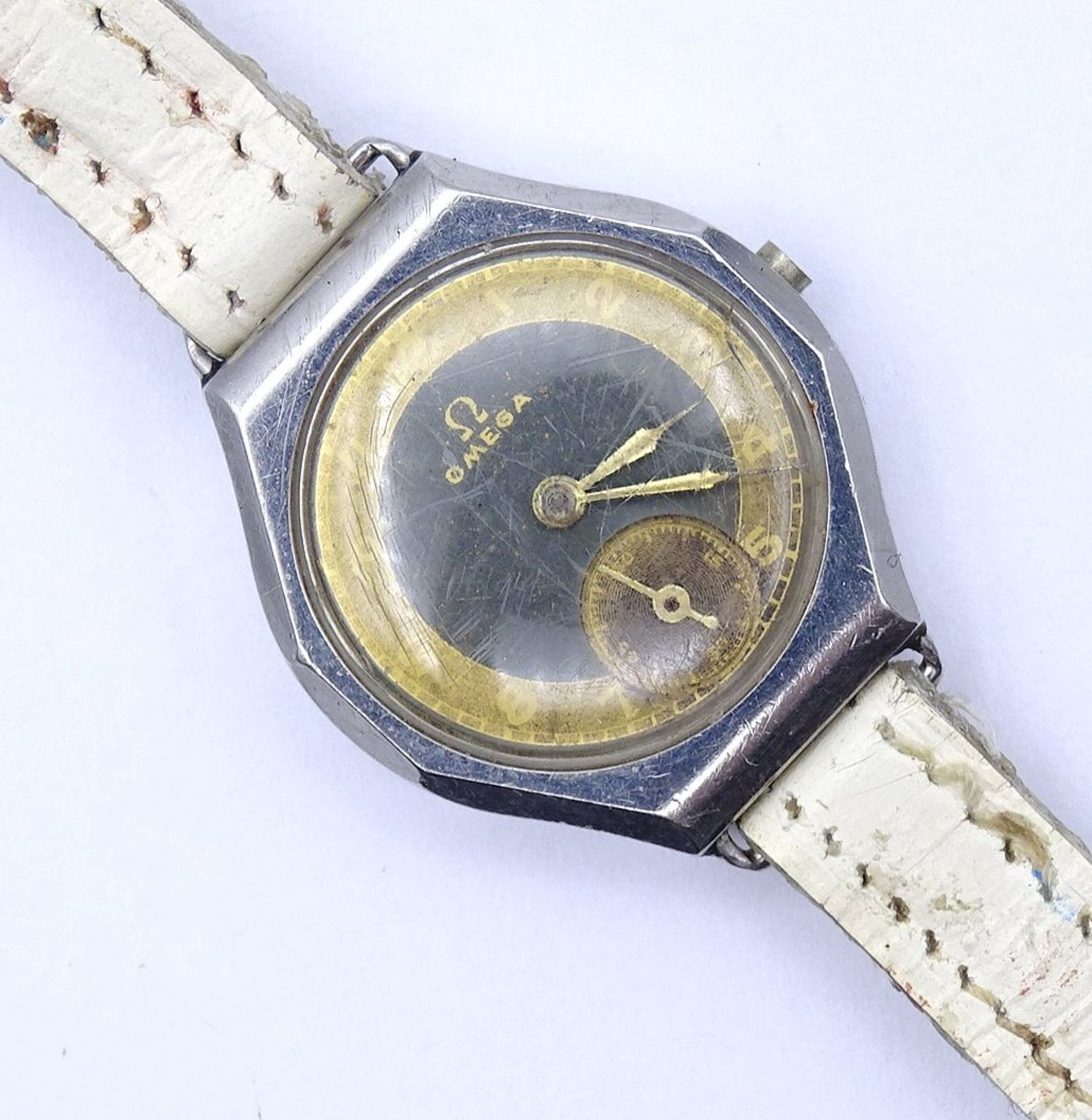 Alte Damen Armbanduhr "Omega", mechanisch, 22x23mm, Funktion nicht geprüft (Krone fehlt) - Bild 3 aus 6