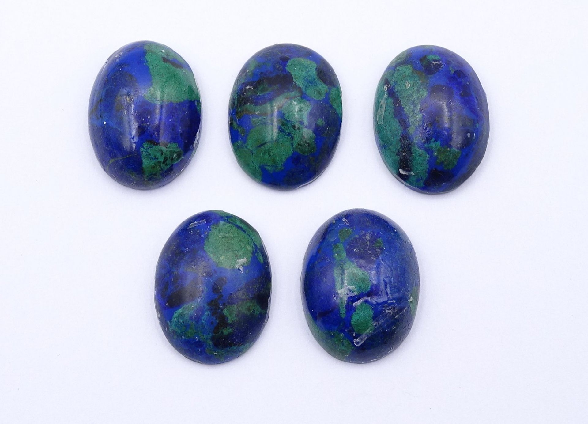 5x grünblaue Cabochons, zus. 75ct.