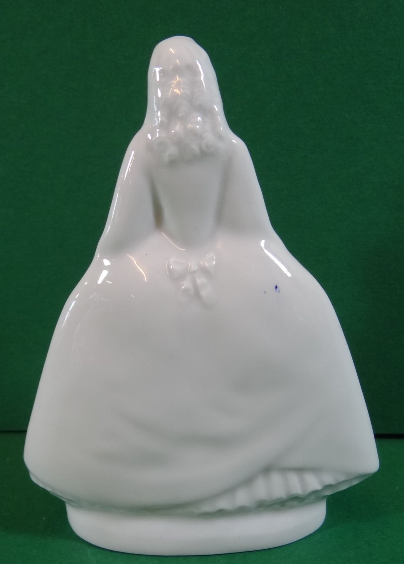 Frauenfigur, "Meissen" weiss, H-11 cm, B-8 cm, 1.Wahl - Image 3 of 4