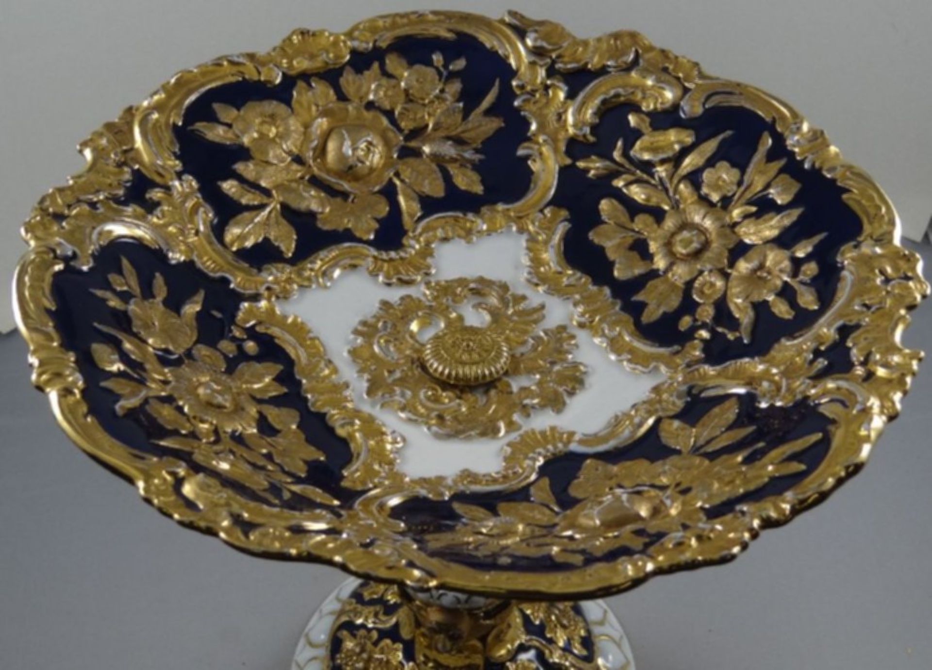 Prunk Tafelaufsatz "Meissen" Schwertermarke um 1850, 1.Wahl, kobalt mit Gold, Stand mit 4 Löwenköpf - Bild 2 aus 8