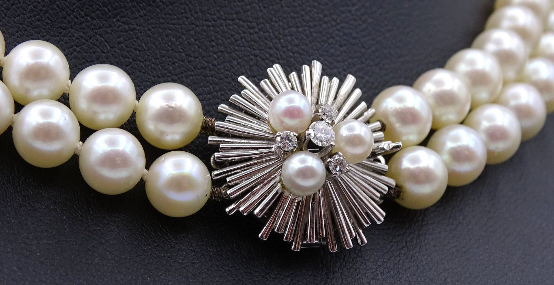2-reihige Perlen Halskette mit Weißgoldverschluss 750/000, Verschluss mit 3 Perlen und 4 Brillanten - Bild 3 aus 11