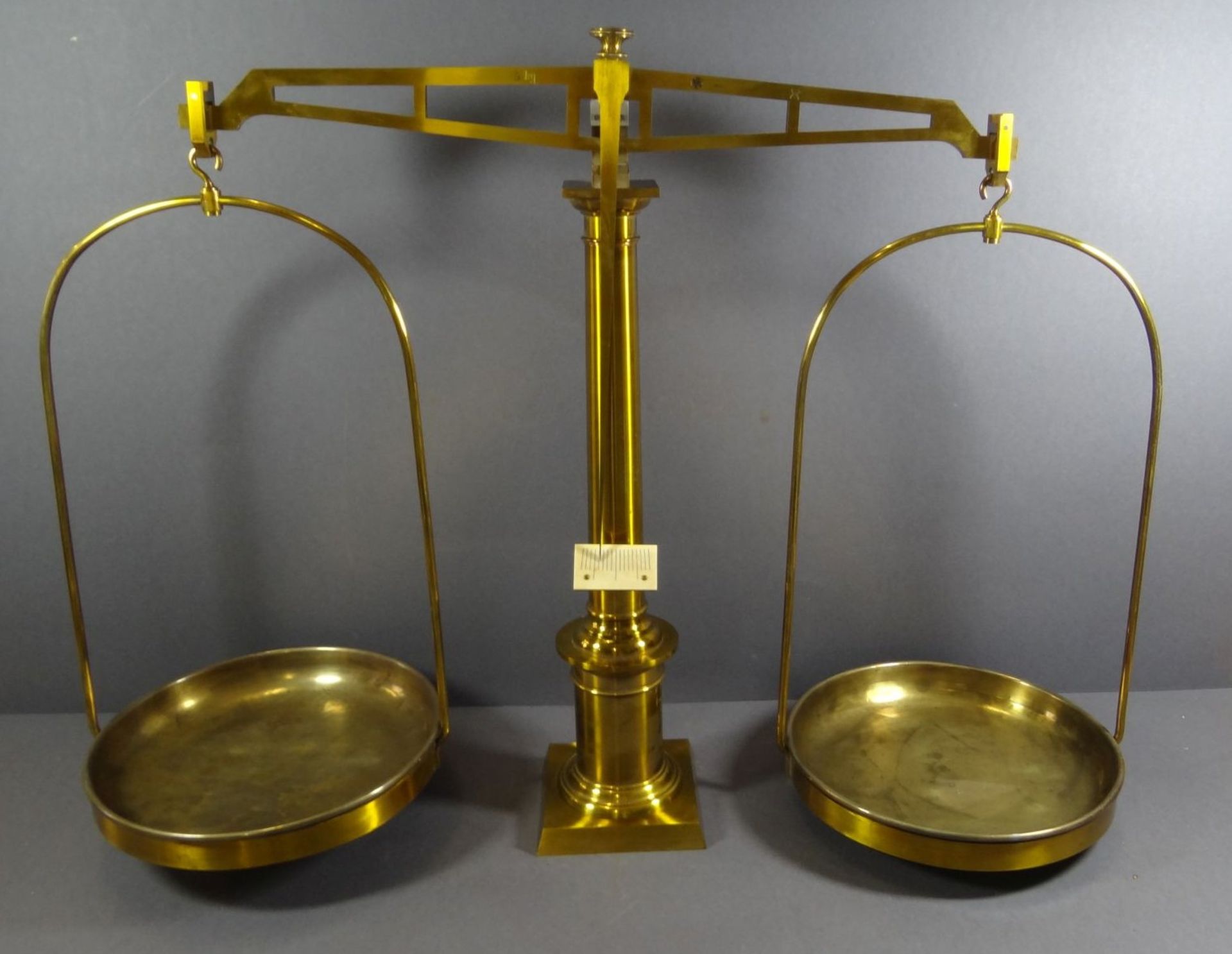 Apothekenwaage bis 5 kg, Messing,dat. 1878, Eichstempel, H-50 cm, B-70 cm