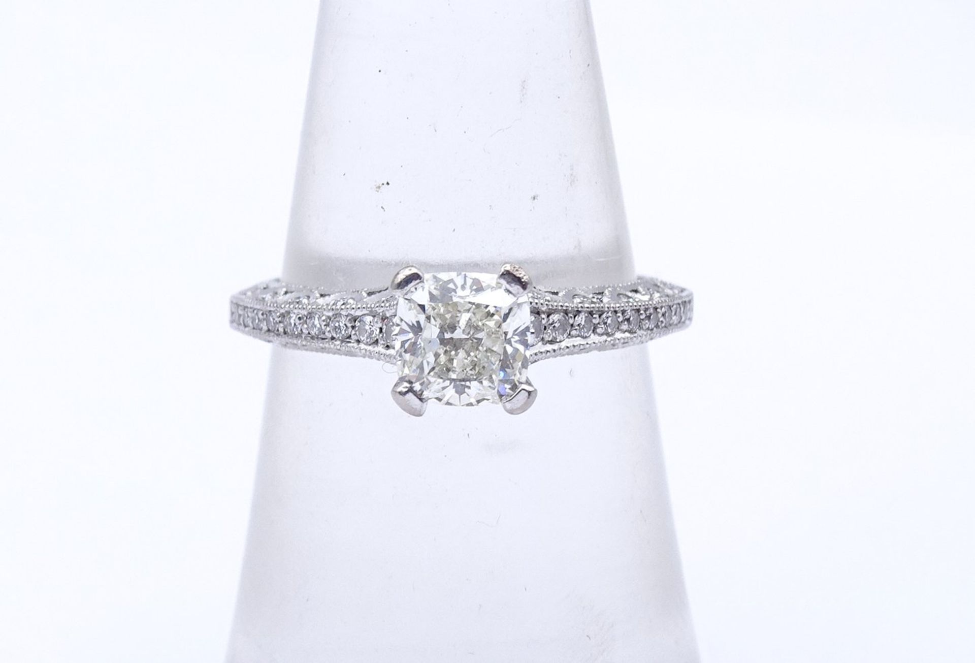 Princess Cut Ring - Verlobungsring , Princess 1,0ct., und 47 kl. Diamanten si, G-H, WG 18K "Tacori" - Bild 19 aus 20