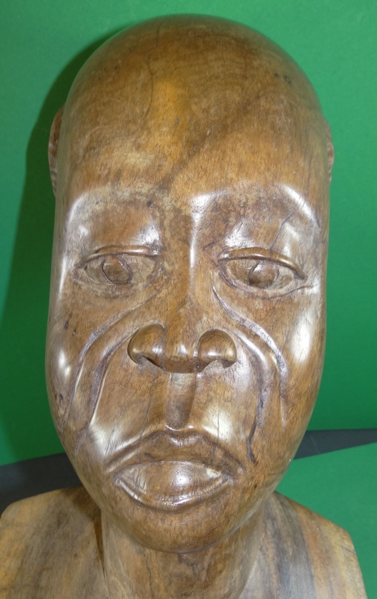 gr. massive Holzbüste eines afrikan. Politikers (Präsidenten?), H-45 cm, 11 kg - Bild 3 aus 6