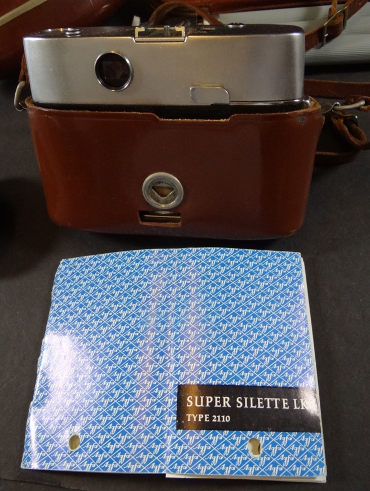 Fotoapparat "Agfa Super Silette" in Lederetui mit Beschreibung und Stativ, ebenfalls in Lederetui, - Image 5 of 6