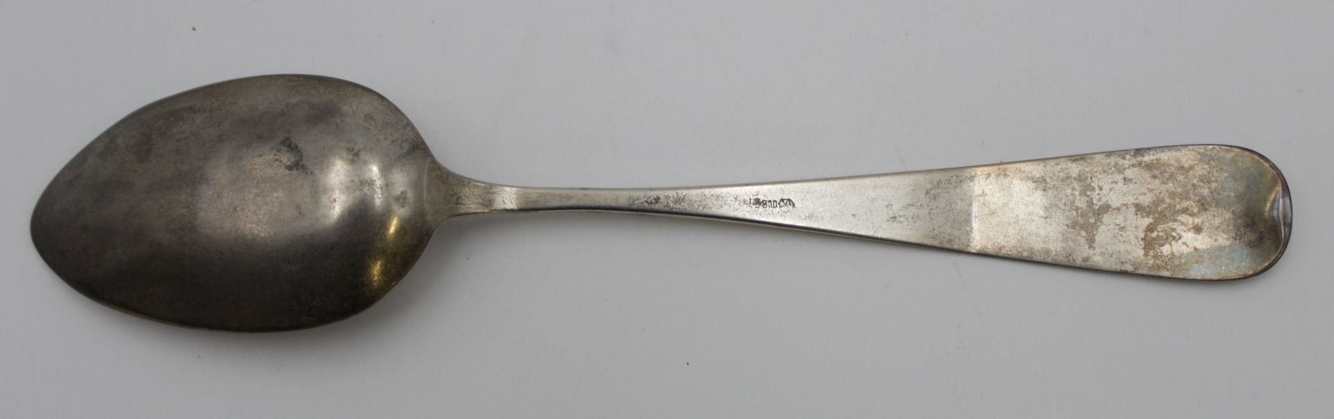 gr. Löffel, 800er Silber, um 1900, ziseliert und monogrammiert, ca. 43gr., Altersspuren, L-22cm. - Bild 3 aus 4