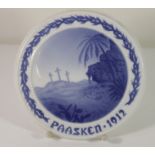 Wandplatte "Paasken 1912", Bing & Gröndahl, weiß/blau, D- 18,5cm.