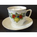 grosse Bart-Tasse mit U.T., Blumenbemalung, Spruch berieben, Tasse H-9 cm