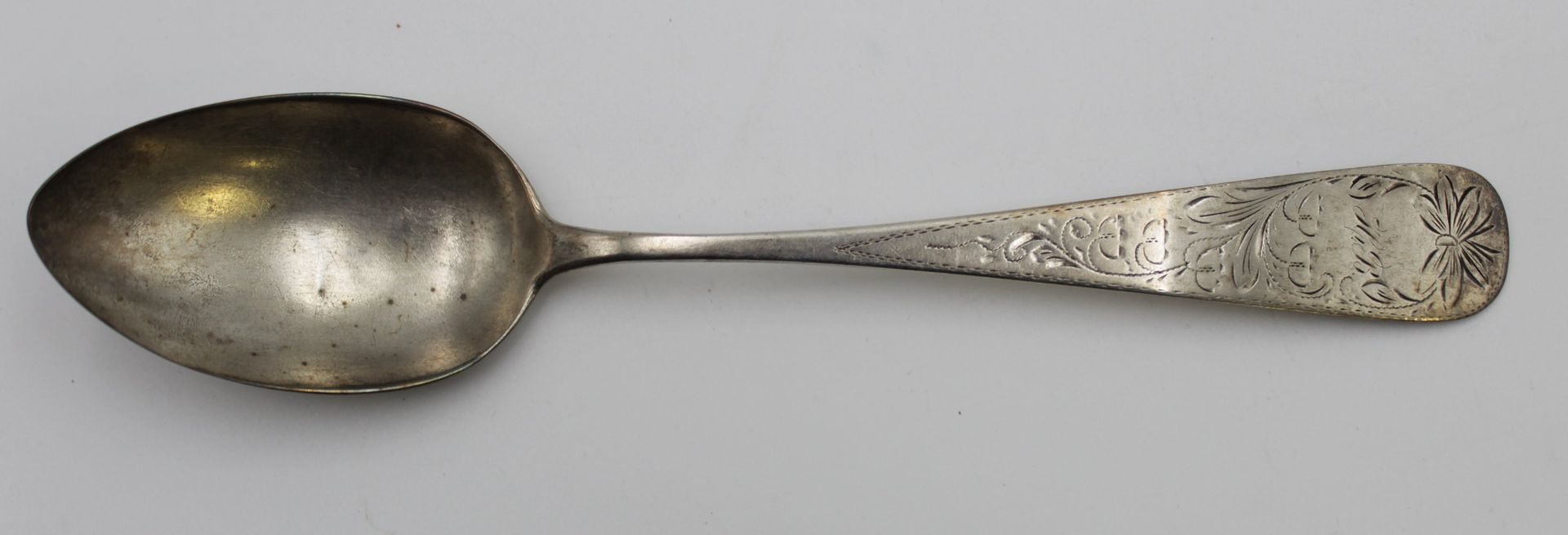 gr. Löffel, 800er Silber, um 1900, ziseliert und monogrammiert, ca. 43gr., Altersspuren, L-22cm.