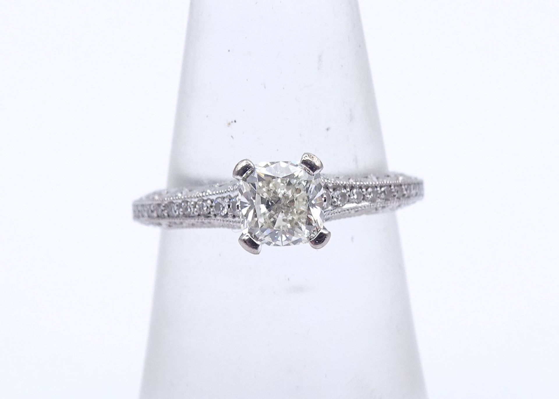 Princess Cut Ring - Verlobungsring , Princess 1,0ct., und 47 kl. Diamanten si, G-H, WG 18K "Tacori" - Bild 16 aus 20
