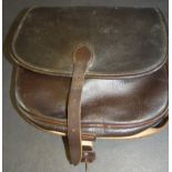 alte Leder-Jagdtasche, guter Zustand, 22x25 cm, mit Schultergurt