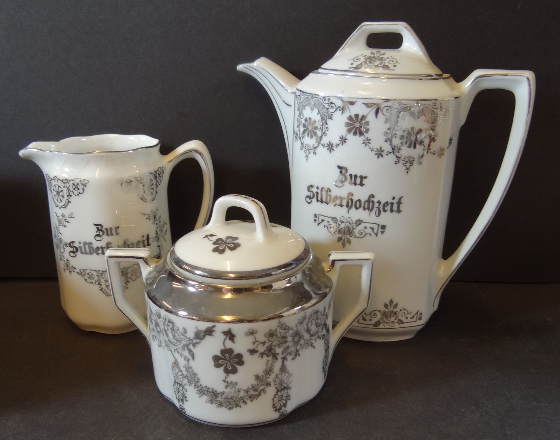 Jugendstil-Kaffeekern "Zur Silberhochzeit", Zuckerdose anderes Dekor und nicht beschriftet, dieses