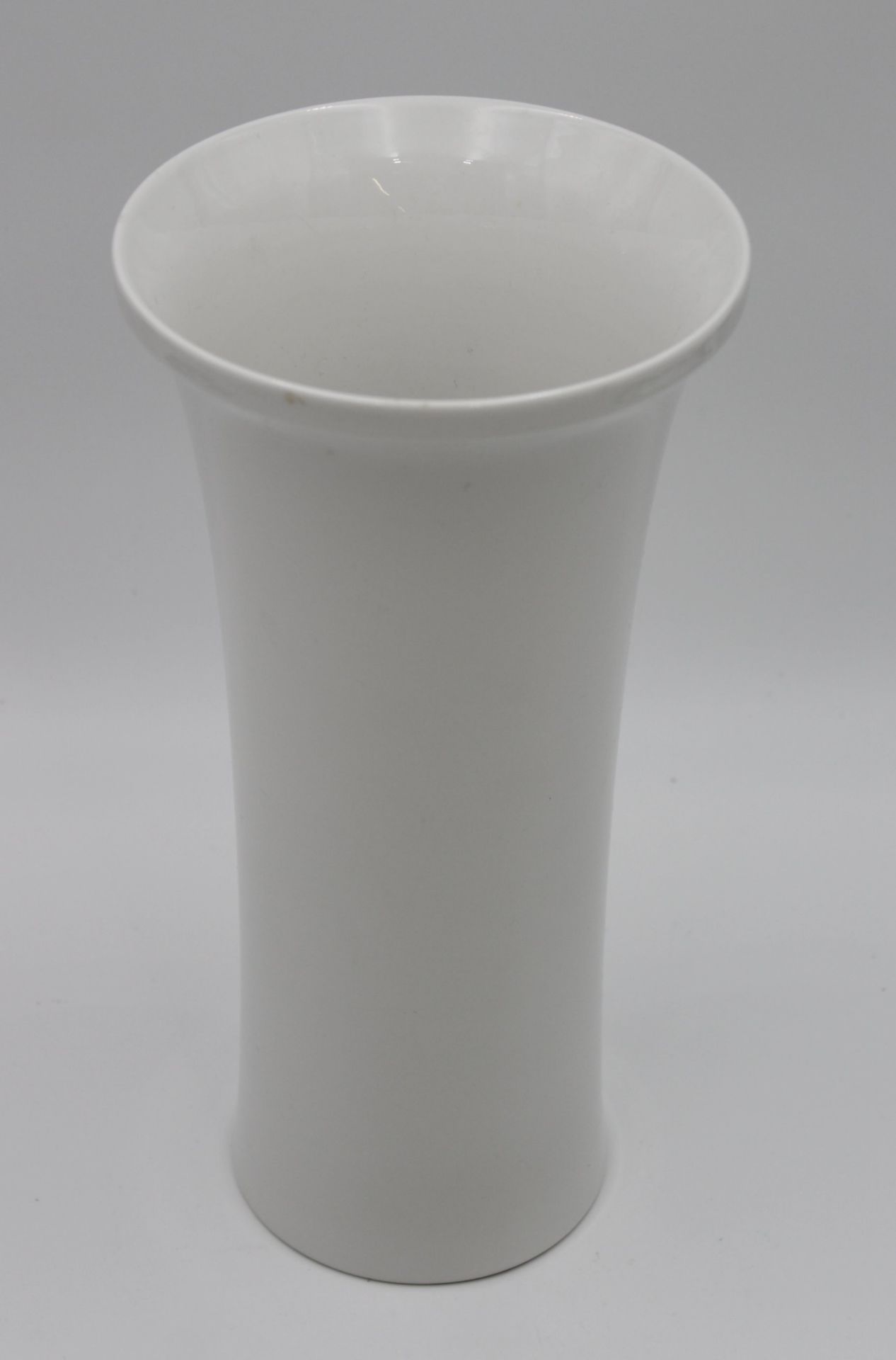 hohe Vase, KPM Berlin, Weißporzellan, H-27,8cm. - Bild 2 aus 3