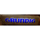 "Grundig" Werbeleuchte mit ca. 3 m Schnur, Plastikfüsschen fehlen, H-9 cm, 32x5 cm