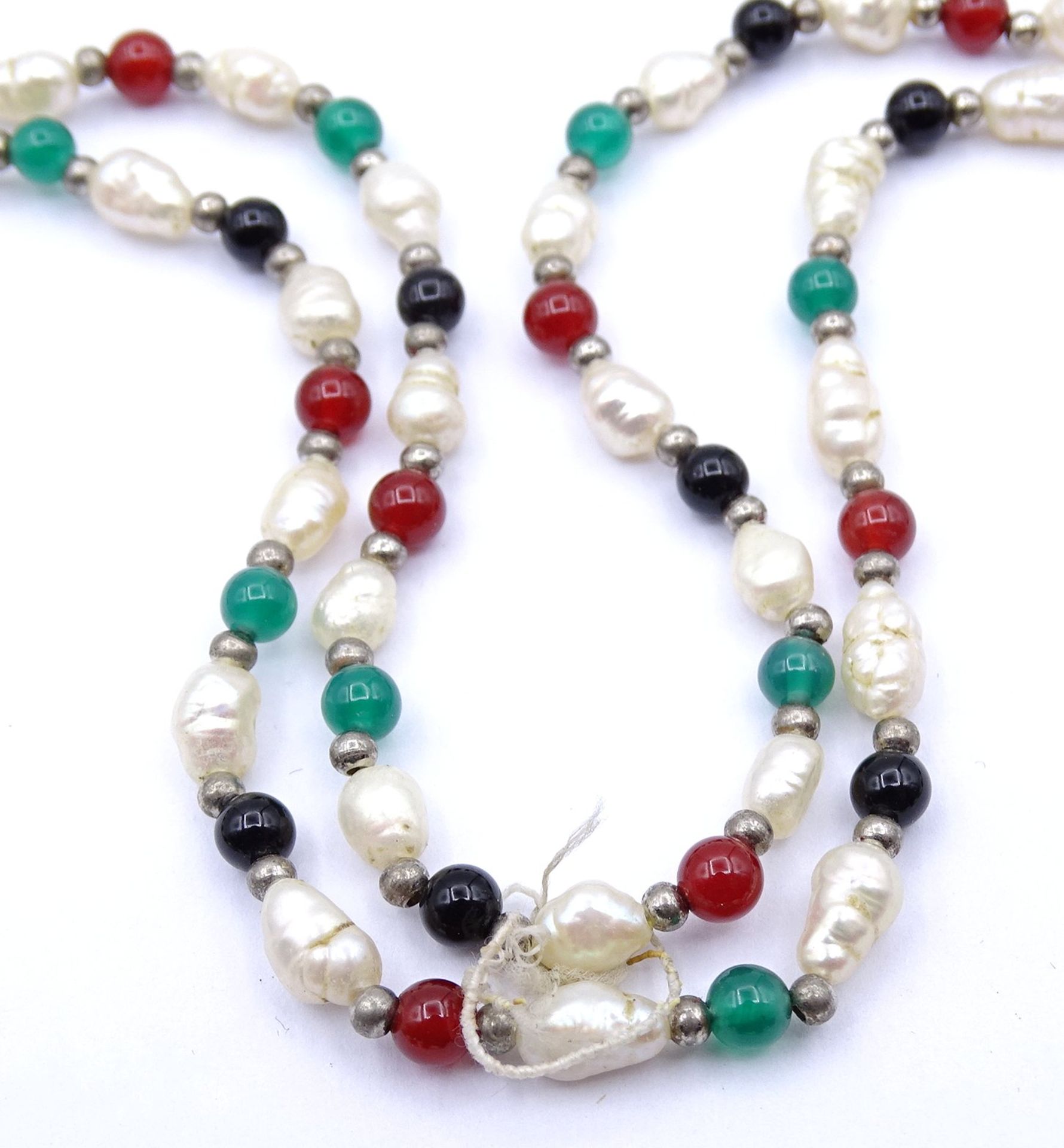 SW - Perlen Halskette mit Halbedelsteinen, ca. L. 90cm, 22,5g. - Bild 2 aus 3