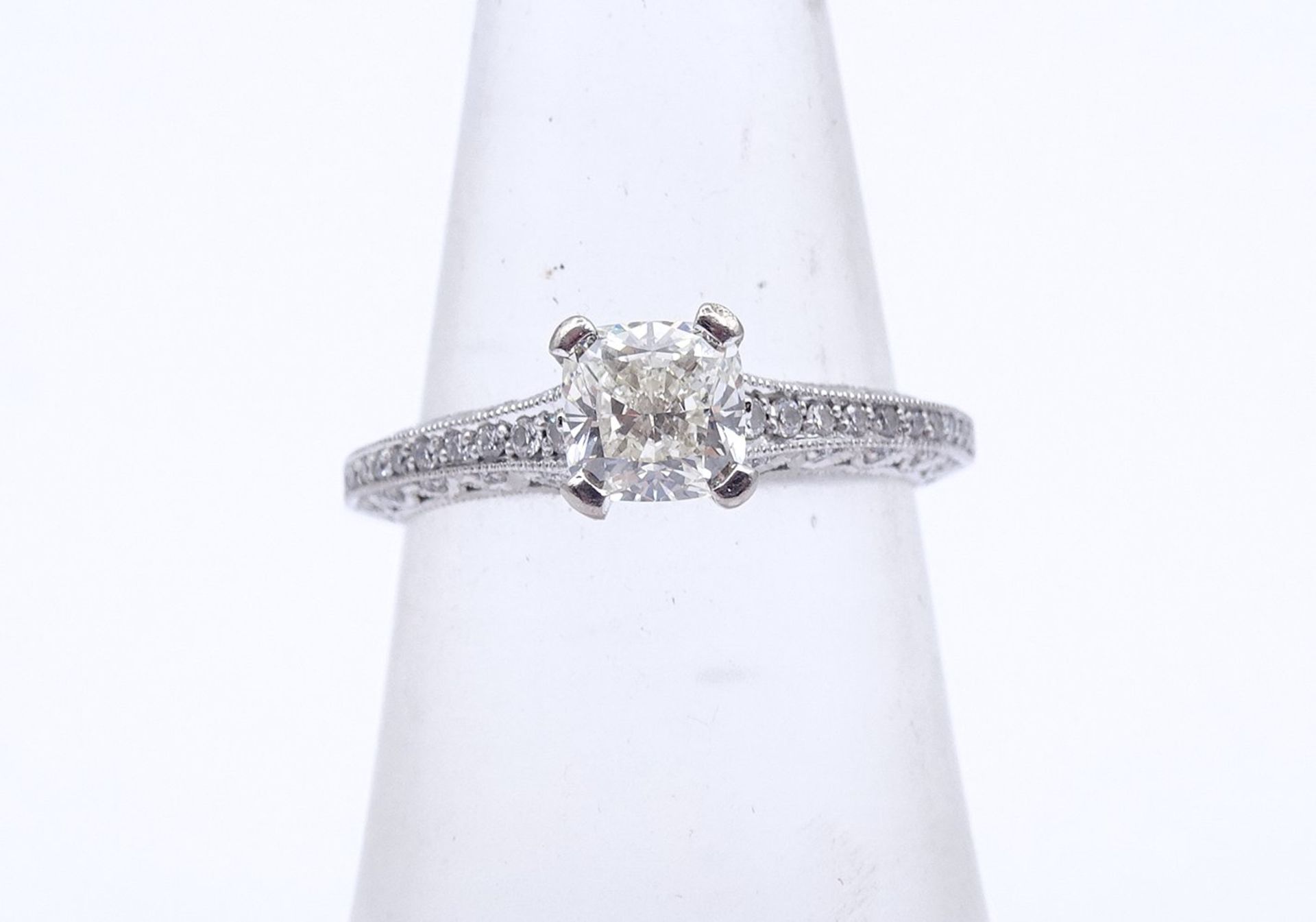 Princess Cut Ring - Verlobungsring , Princess 1,0ct., und 47 kl. Diamanten si, G-H, WG 18K "Tacori" - Bild 17 aus 20