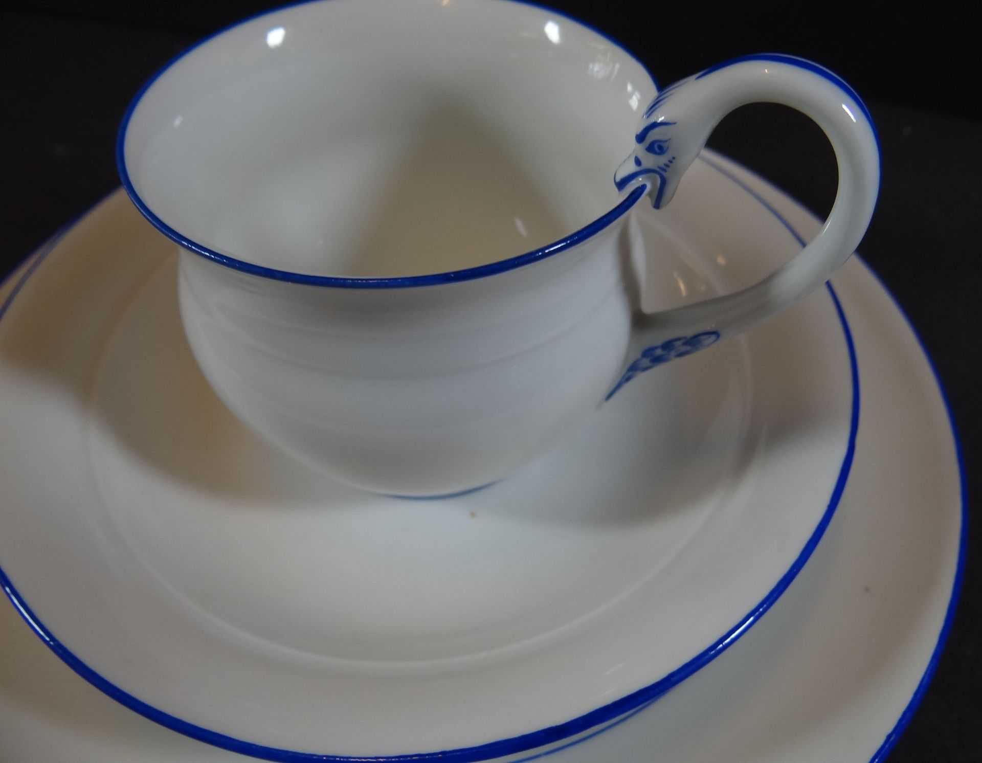 Kaffeegedeck "Meissen" Schwanenhalsgriff, blauer Rand, Tasse mit U.T. Schwerter durchschliffen, Kuc - Bild 2 aus 3