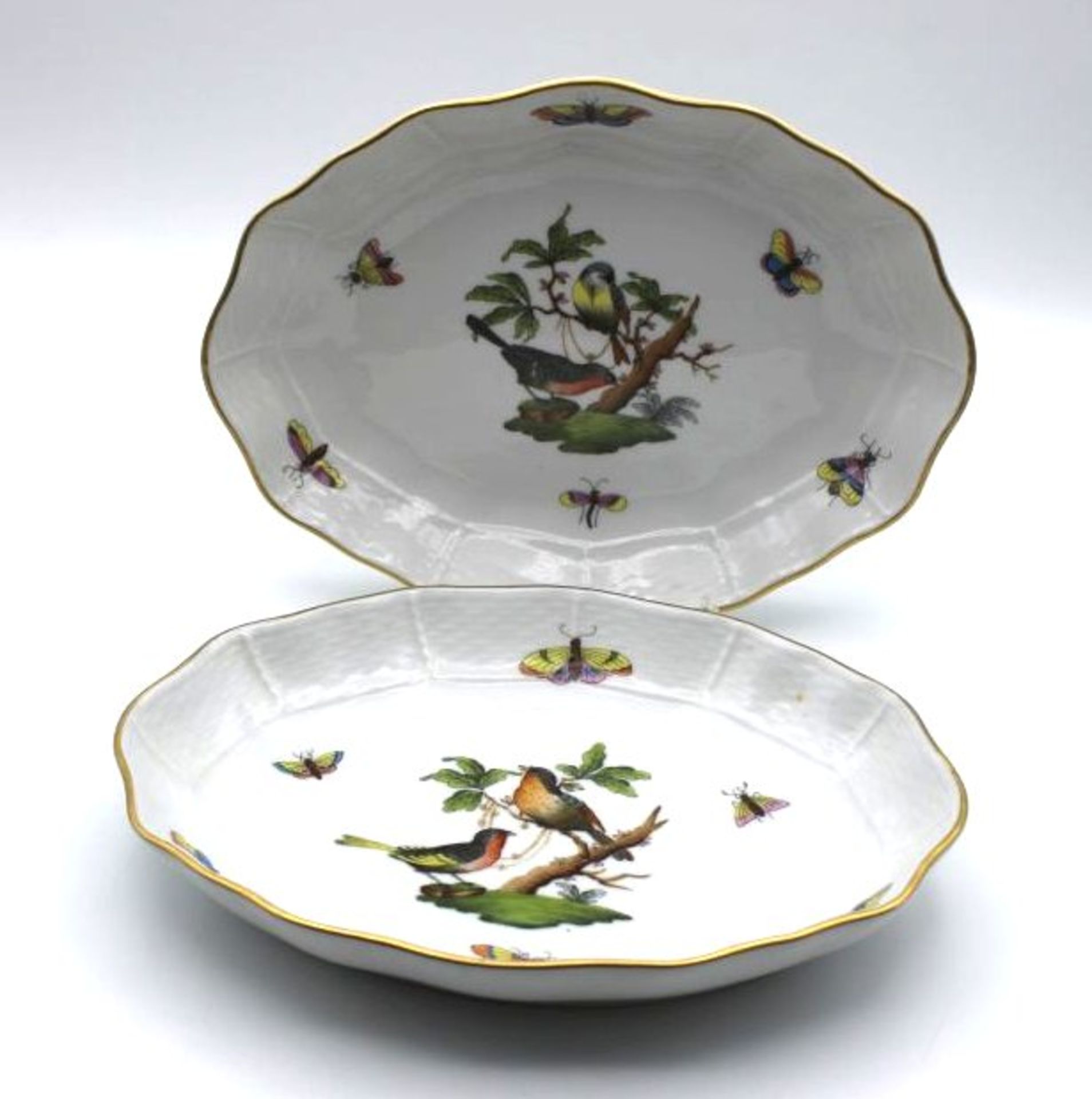 2x ovale Schalen, Herend "Rothschild", bunte Bemalung mit Vögeln und Insekten, 15 x 19,5cm.