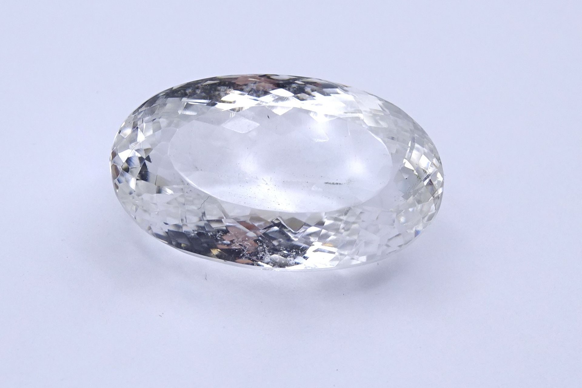 klarer Bergkristall, 85ct., oval facc. 35,4x21,2x16,7mm