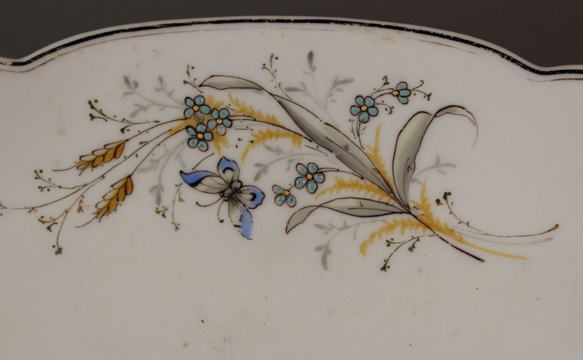 ovale Schale, 19. Jhd., florale Bemalung, berieben, H-5,5cm L-33cm. - Bild 2 aus 3