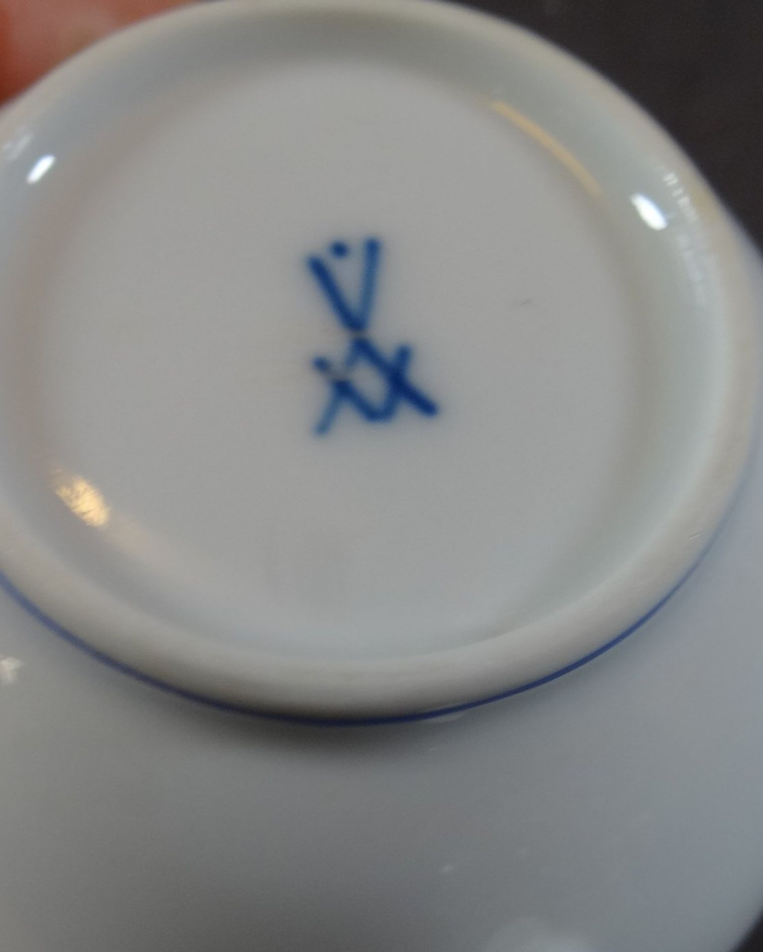 Kaffeegedeck "Meissen" Schwanenhalsgriff, blauer Rand, Tasse mit U.T. Schwerter durchschliffen, Kuc - Bild 3 aus 3