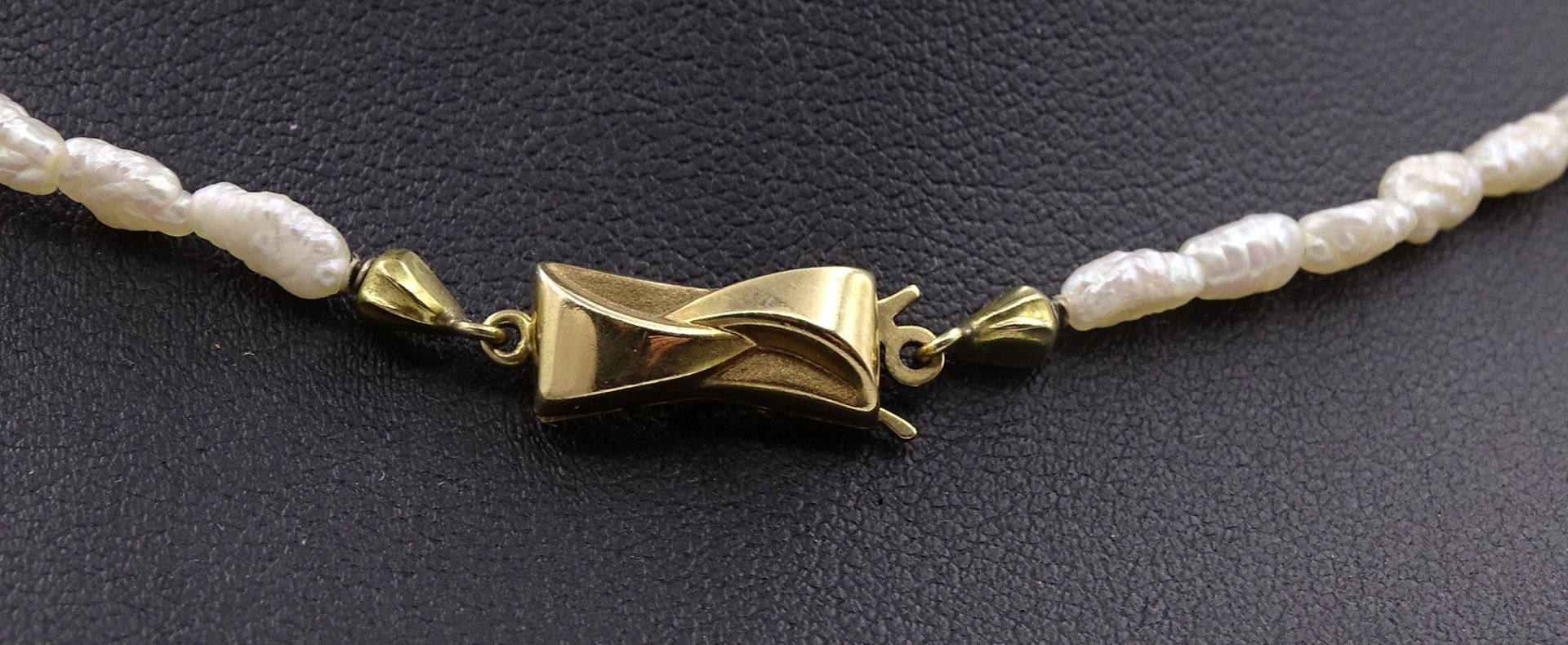 SW - Perlen Halskette mit Goldverschluss 375/000, L. 41cm - Bild 2 aus 6