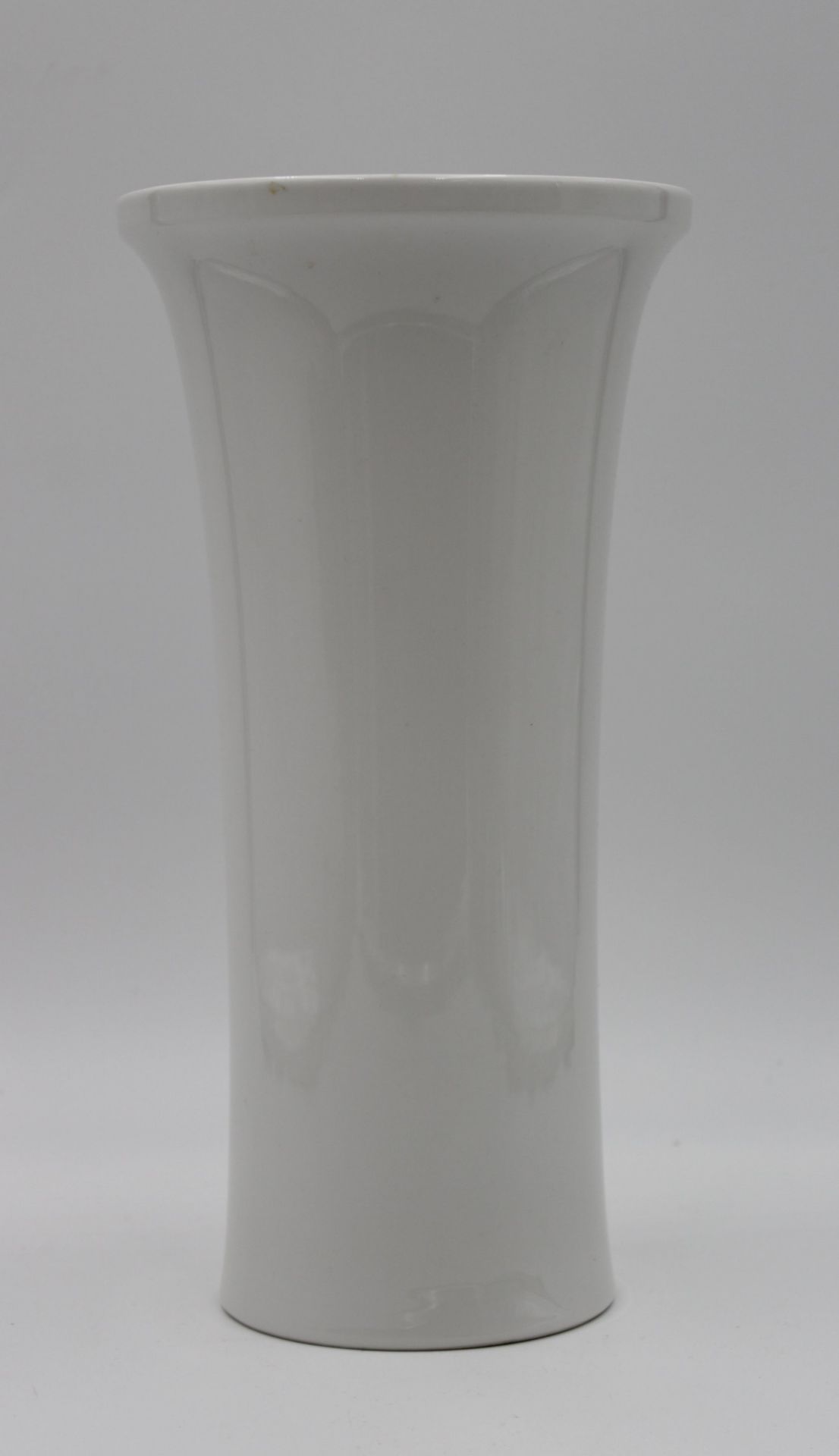 hohe Vase, KPM Berlin, Weißporzellan, H-27,8cm.