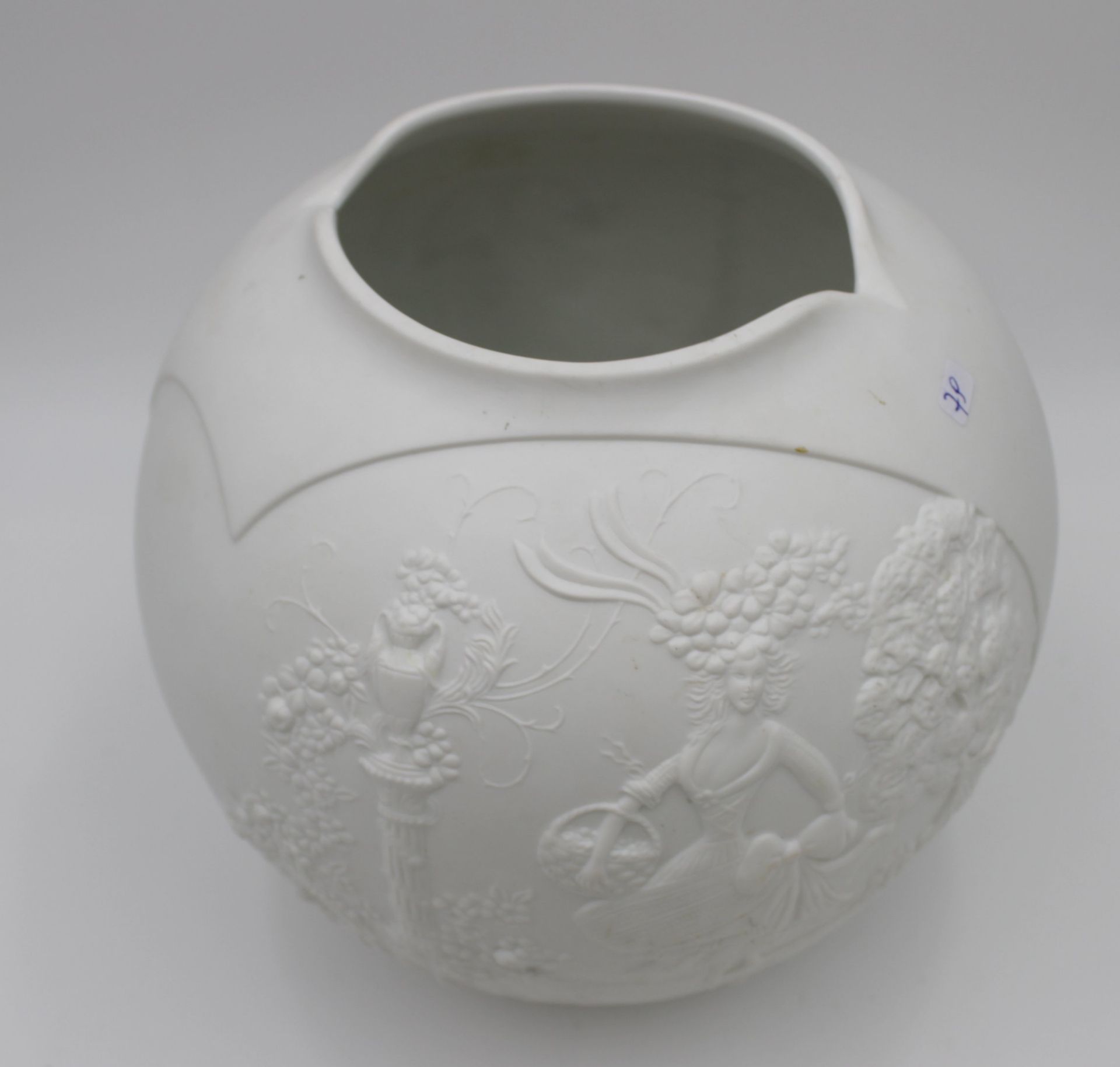 bauchige Vase, Kaiser, Reliefdekor, sign. M.Frey, Weißporzellan, H-ca. 21,5cm. - Image 3 of 5