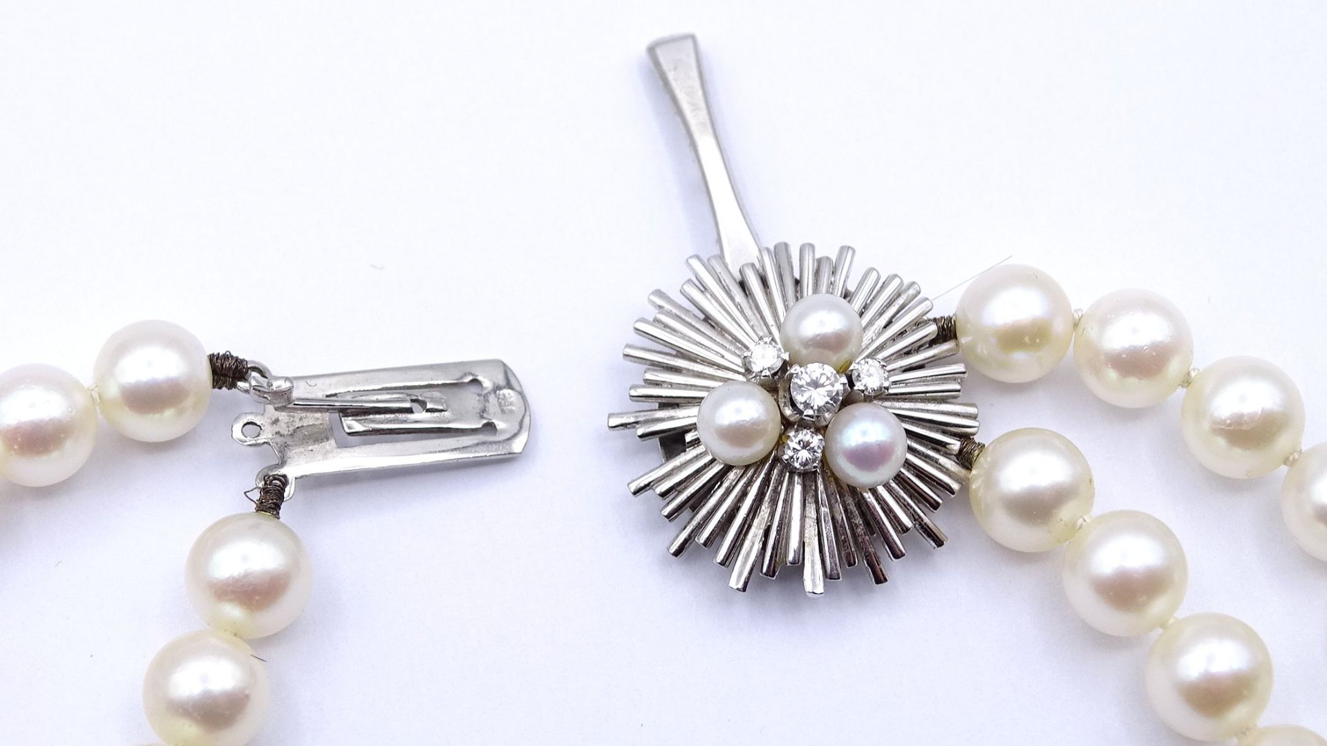 2-reihige Perlen Halskette mit Weißgoldverschluss 750/000, Verschluss mit 3 Perlen und 4 Brillanten - Bild 11 aus 11