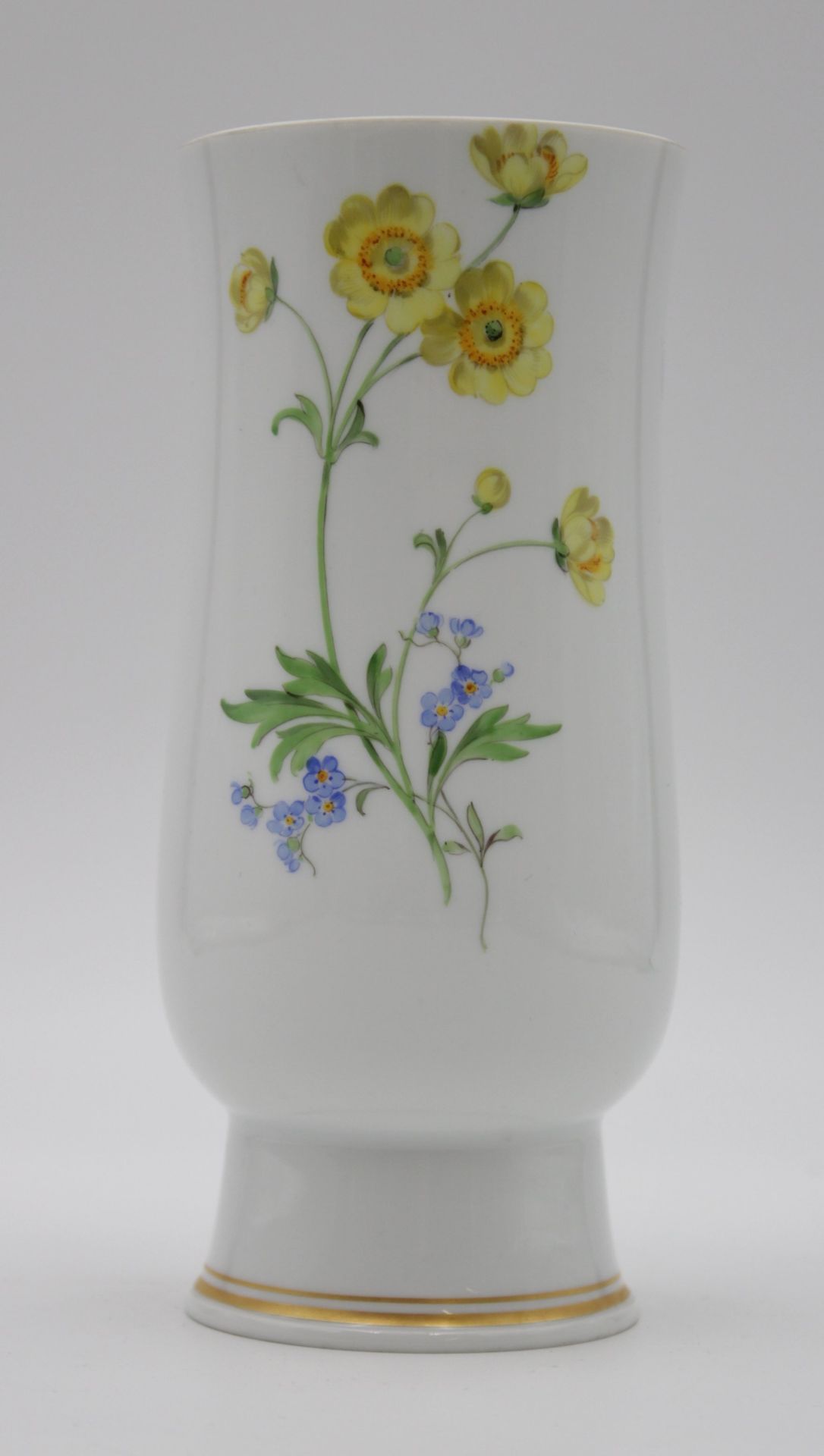 Vase, Meissen, Schwertermarke, um 1920/30, florale Bemalung, Rand beschliffen?, H-17,5cm.
