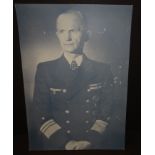 Halbportrait-Fotoabzug, Admiral Dönitz, einige Flecken, ca. 29x21 cm