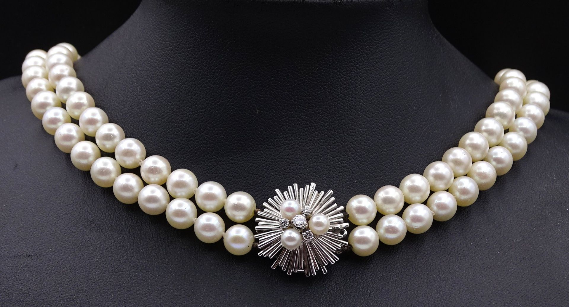 2-reihige Perlen Halskette mit Weißgoldverschluss 750/000, Verschluss mit 3 Perlen und 4 Brillanten - Bild 2 aus 11