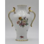 Henkelvase, Edelstein, florales Dekor, H-24,5cm.