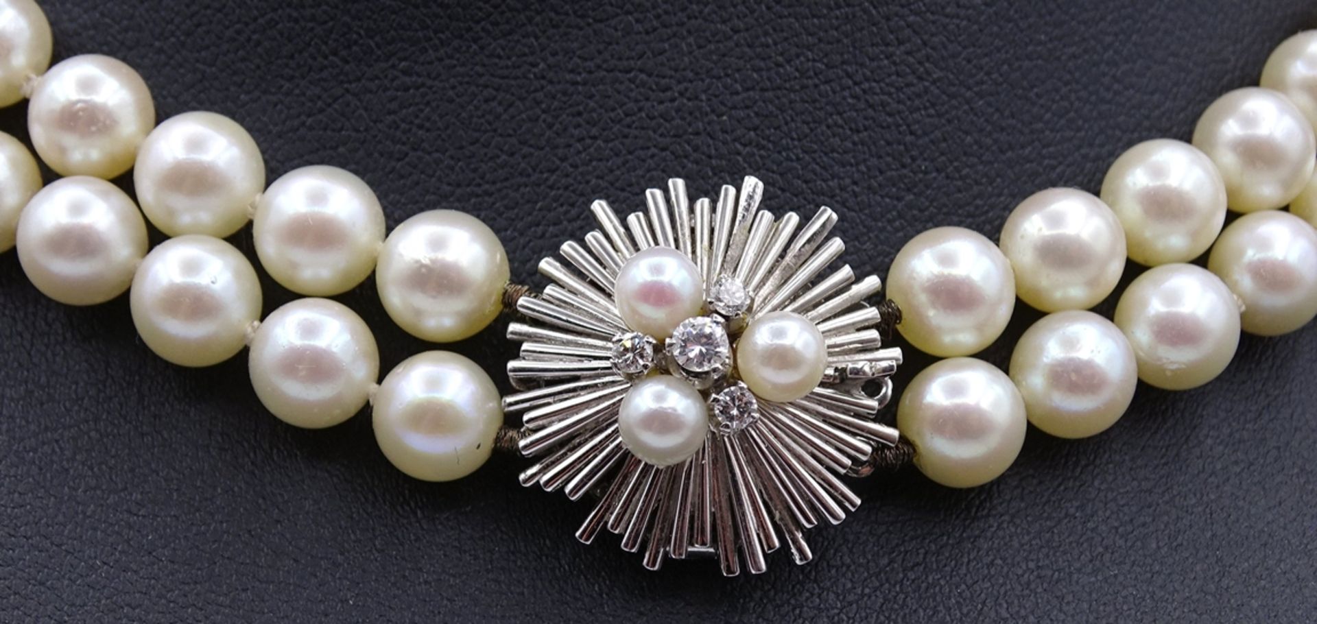 2-reihige Perlen Halskette mit Weißgoldverschluss 750/000, Verschluss mit 3 Perlen und 4 Brillanten - Bild 4 aus 11