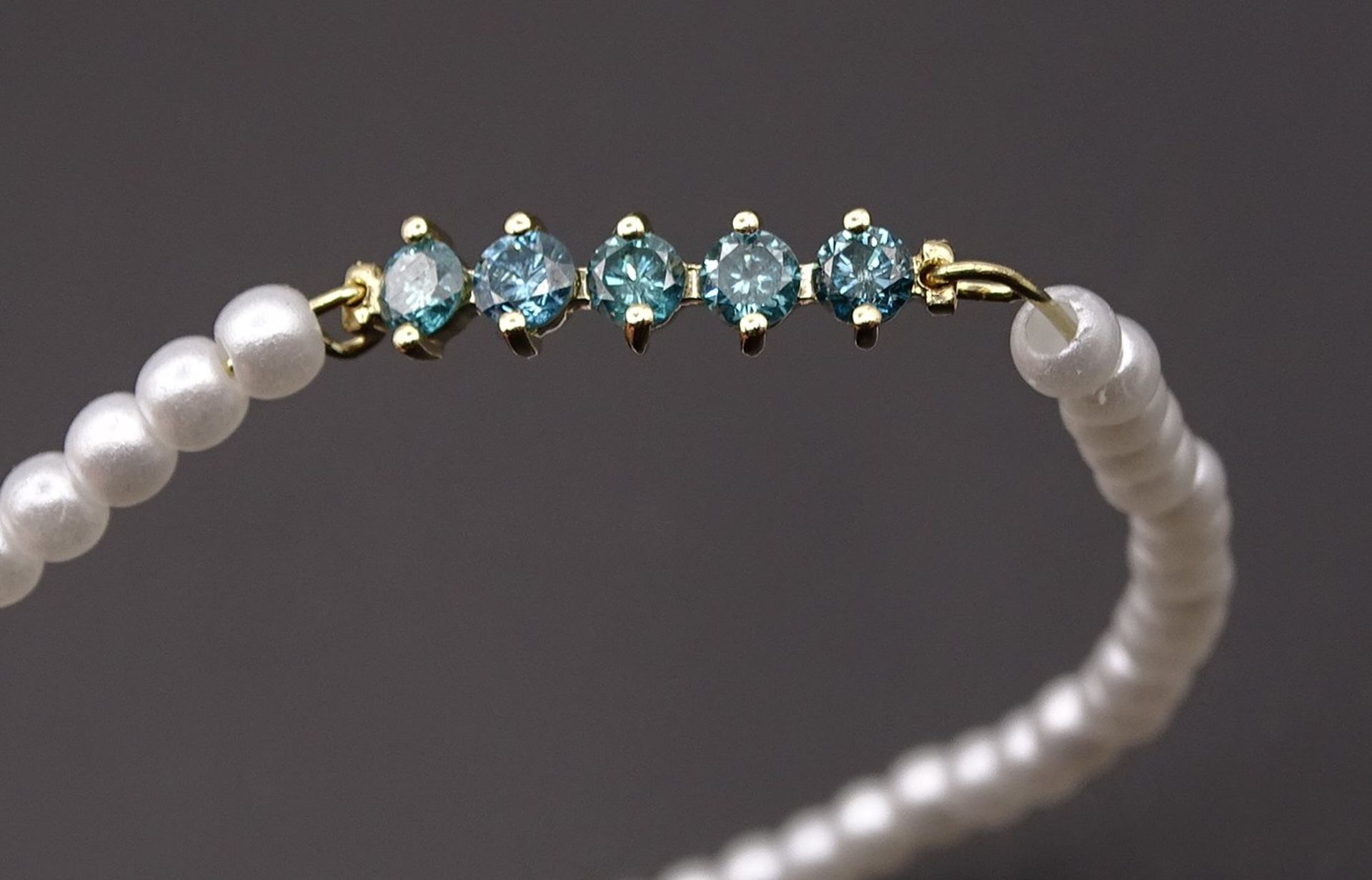 Perlen Armband mit Goldmonturen 14K, 5 rund facc. Diamanten zus. 0,30ct., L. ca. 16cm - Bild 3 aus 4